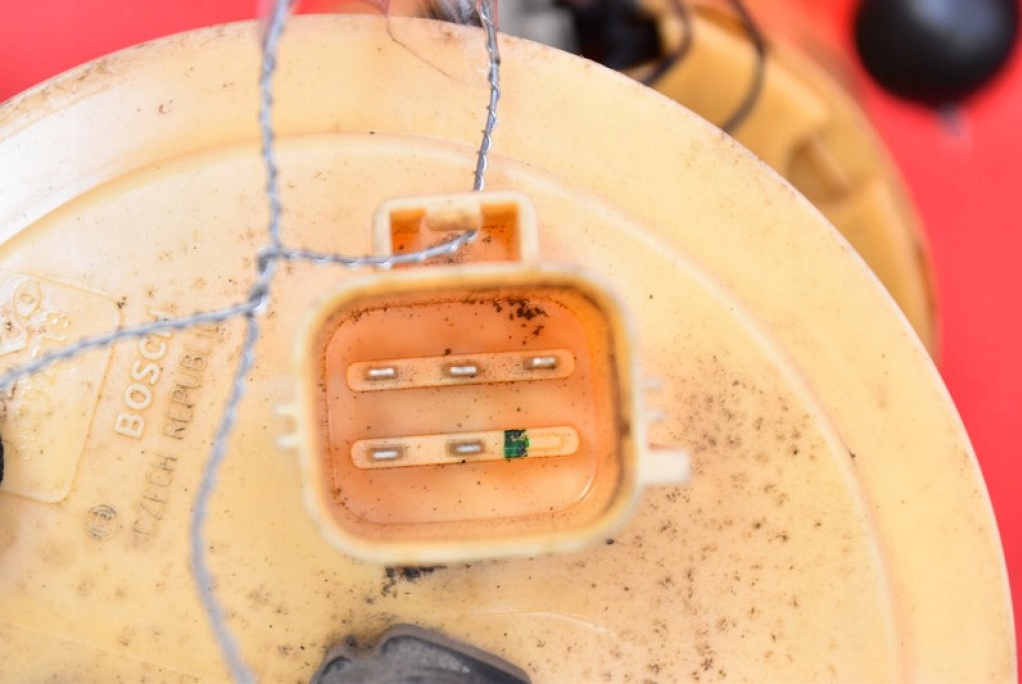 фото №7, Помпа насос топлива 30792518 volvo s60 1 i 2.4 d5 163 km lift 04-09