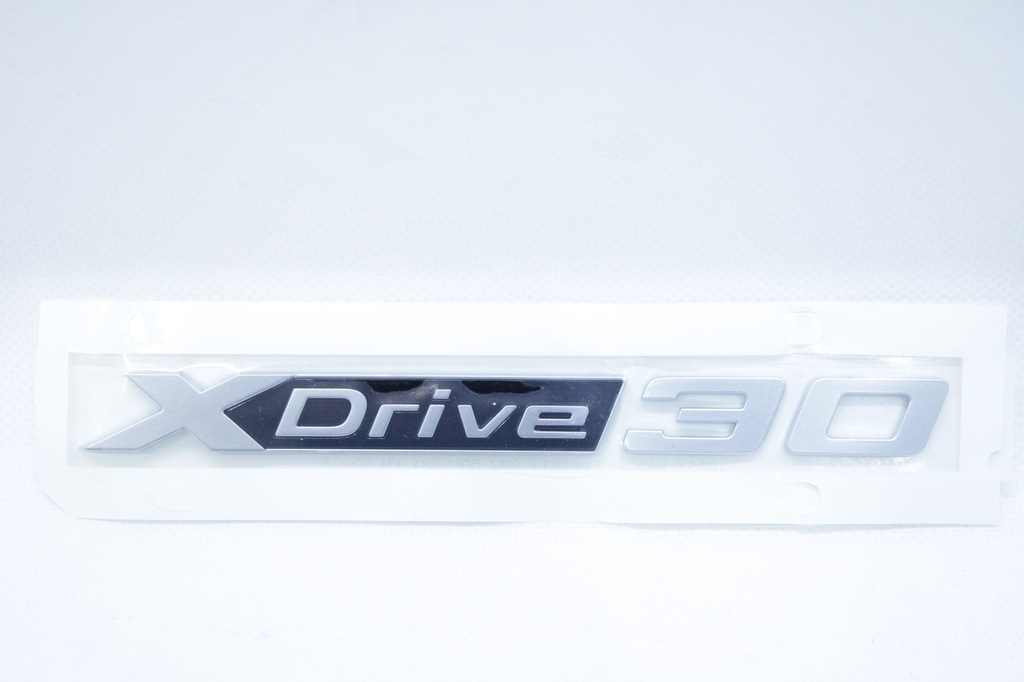 фото №1, Эмблема значок надпись крышки задняя xdrive30 bmw u11 x1 5a09881