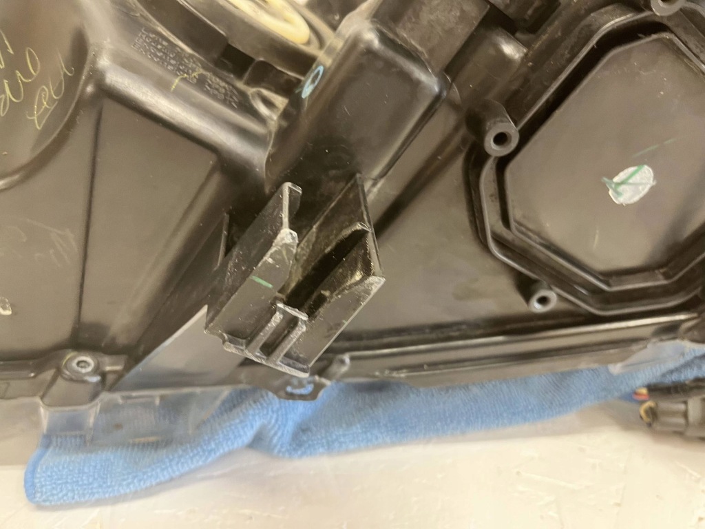 Toyota hilux viii 2015 - фара правый передний линза led 060719-2 org Оригинал