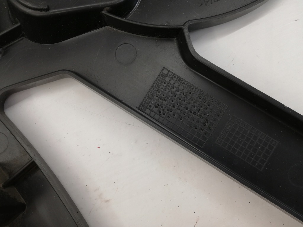 Renault megane iii kombi правий напрямна бампера задня в Україні