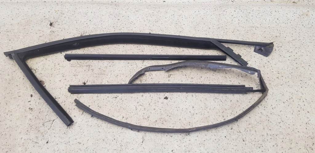 фото №1, Ущільнювачі скло перед праве kpl alfa romeo 166