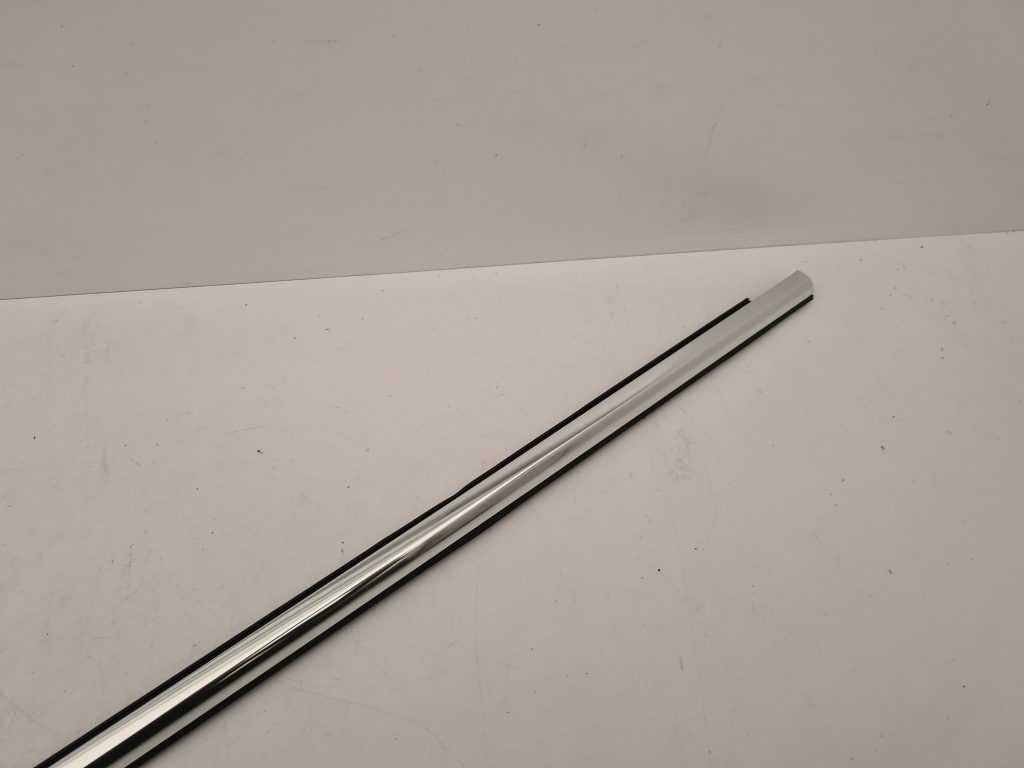 фото №4, Молдинг уплотнитель правая перед vw passat b8 3g0837476d