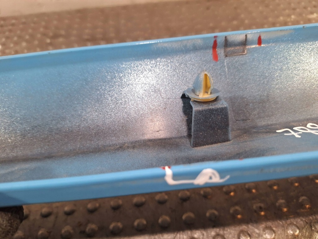 Корпус молдинг стійка 788723599r renault twizy в Україні