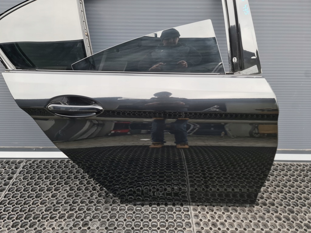 Bmw g30 дверь правое правая  задний 475 Доставка