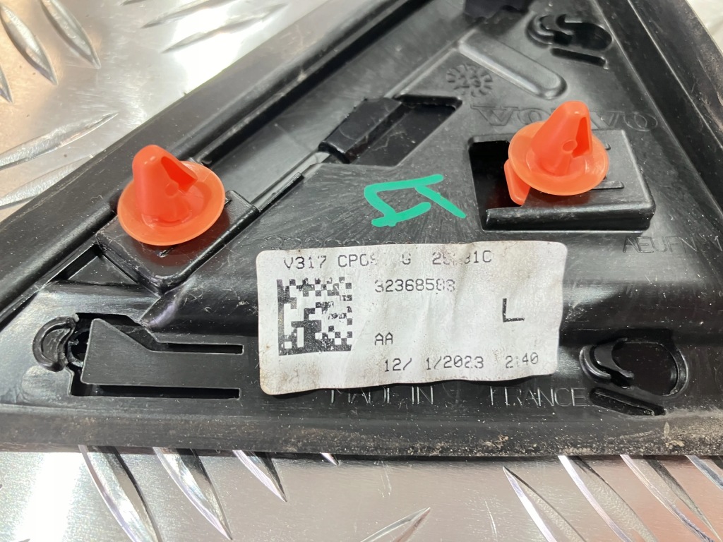 фото №3, Треугольник дверь заглушка молдинг левая volvo ec40 c40