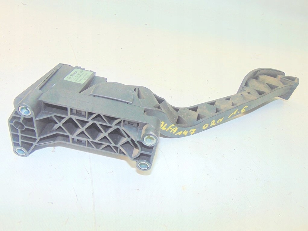 фото №8, Alfa romeo 147 1.6 02r - педаль газа 0281002380