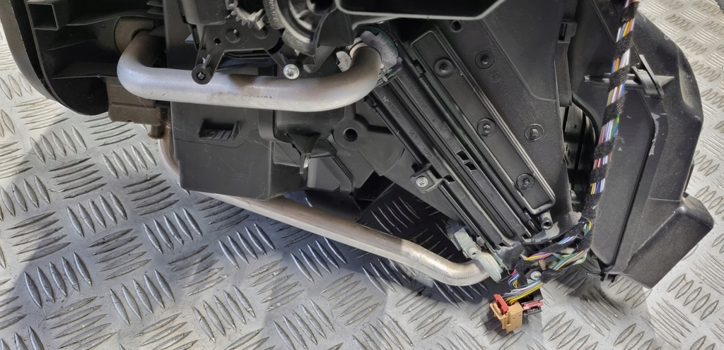 фото №9, Audi оригінальний номер 5qe816005h q3 83a обігрівач i