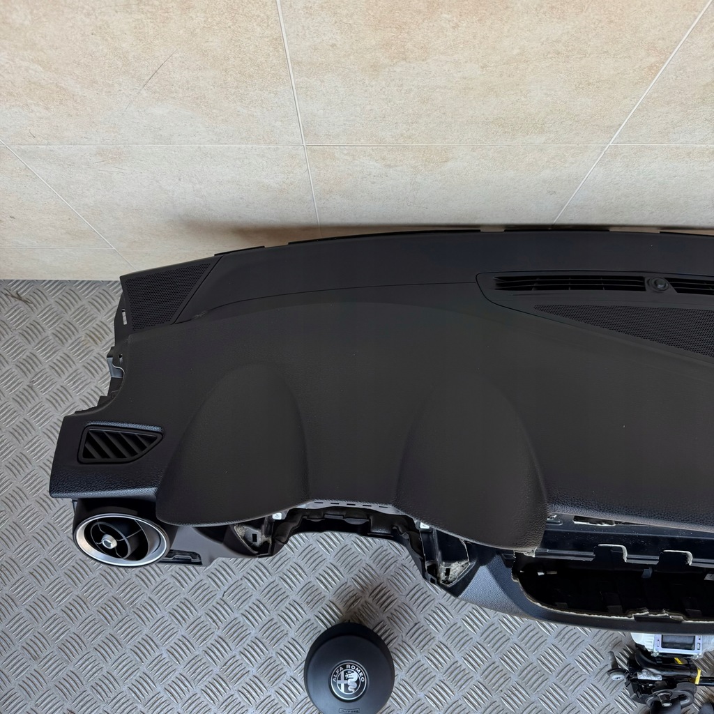 фото №3, Панель приладів комплектна подушка безпеки консоль ремені панель приладів alfa romeo stelvio