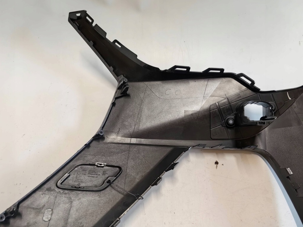 Audi q3 83a s-line - бампер кутик правий polecam Зі Шроту