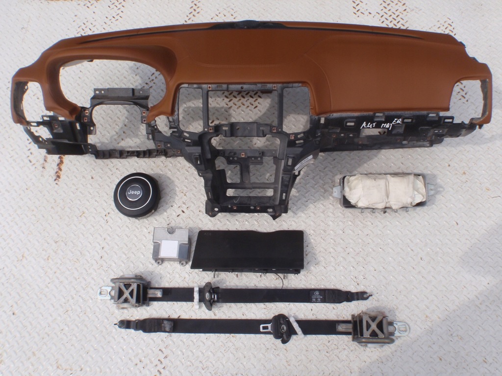 фото №1, Jeep cherokee wk2 приборная панель приборная панель консоль подушки безопасности