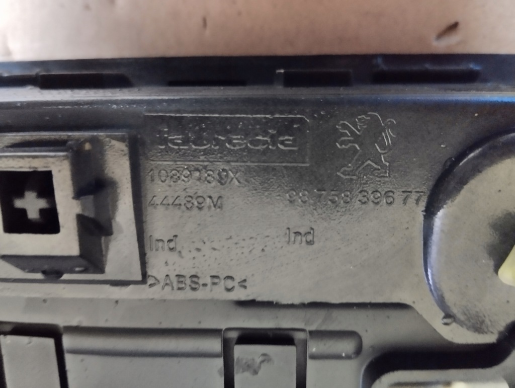 фото №4, Радио экран дисплей рамка peugeot 208 2008