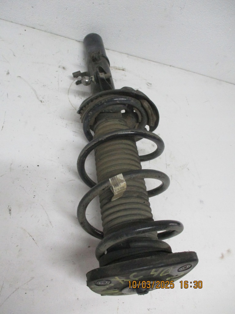 Амортизатор амортизатор перед праві ліва volvo xc40 2 2,0d 32246645 32246646 Зі Шроту