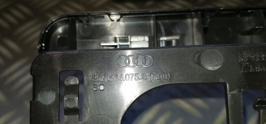 фото №9, Audi q5 80a кронштейн бардачка туннель зарядное устройство индукционная телефона 80a035502a