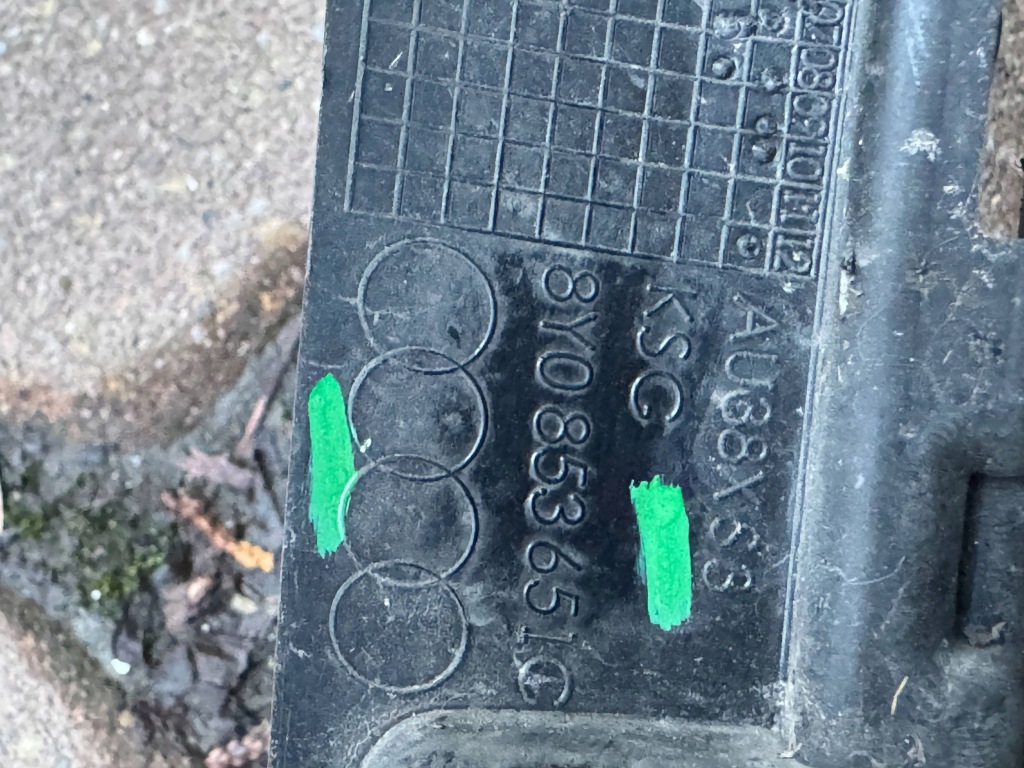 Audi a3 8y iv 4 20- s-line решётка радиатора решётка  решётка средняя бампер перед перед Оригинал