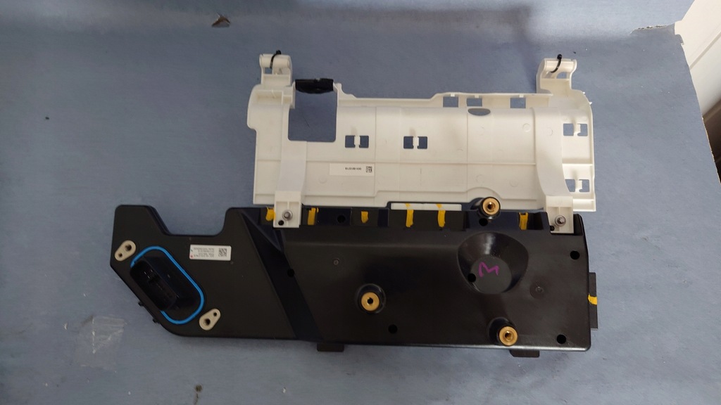 фото №1, Tesla 3 y контроллер напряжения аккумулятора 1106394-01-g