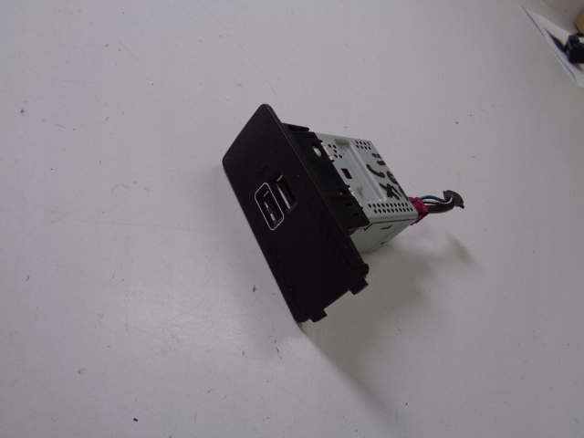 фото №1, Разъём usb volvo xc60 ii 2017- v60 ii 2018-