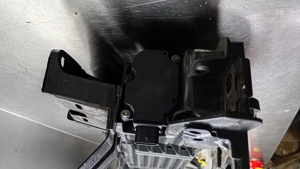 фото №14, Жалюзи впуск воздуха оригинальный номер 32345497 volvo xc60 ii 17-25r