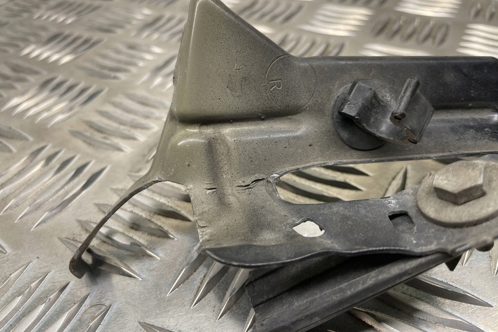 фото №13, Кронштейн передний правого крыла bmw 4 coupe f32, f82 7255822 2.0l