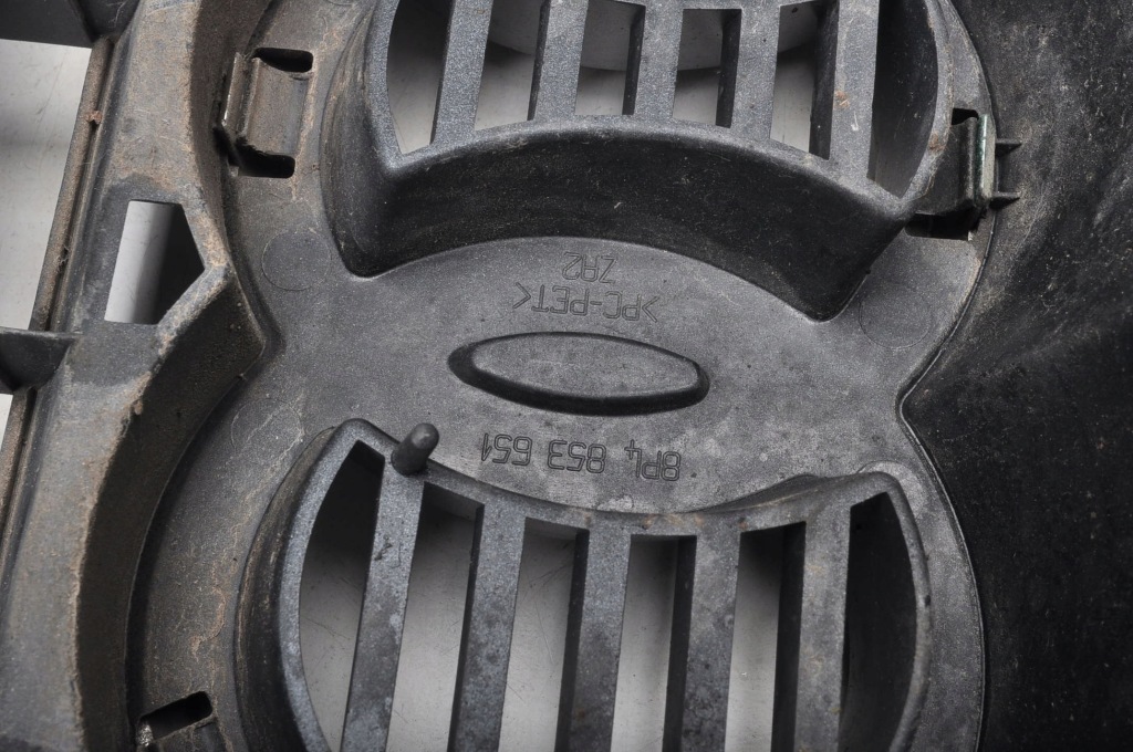 Audi a3 8p решётка радиатора решётка радиатора решётка радиатора бампера 8p4853651 Киев