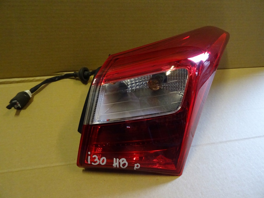 фото №1, Hyundai i30 лампа правая правый задняя hb