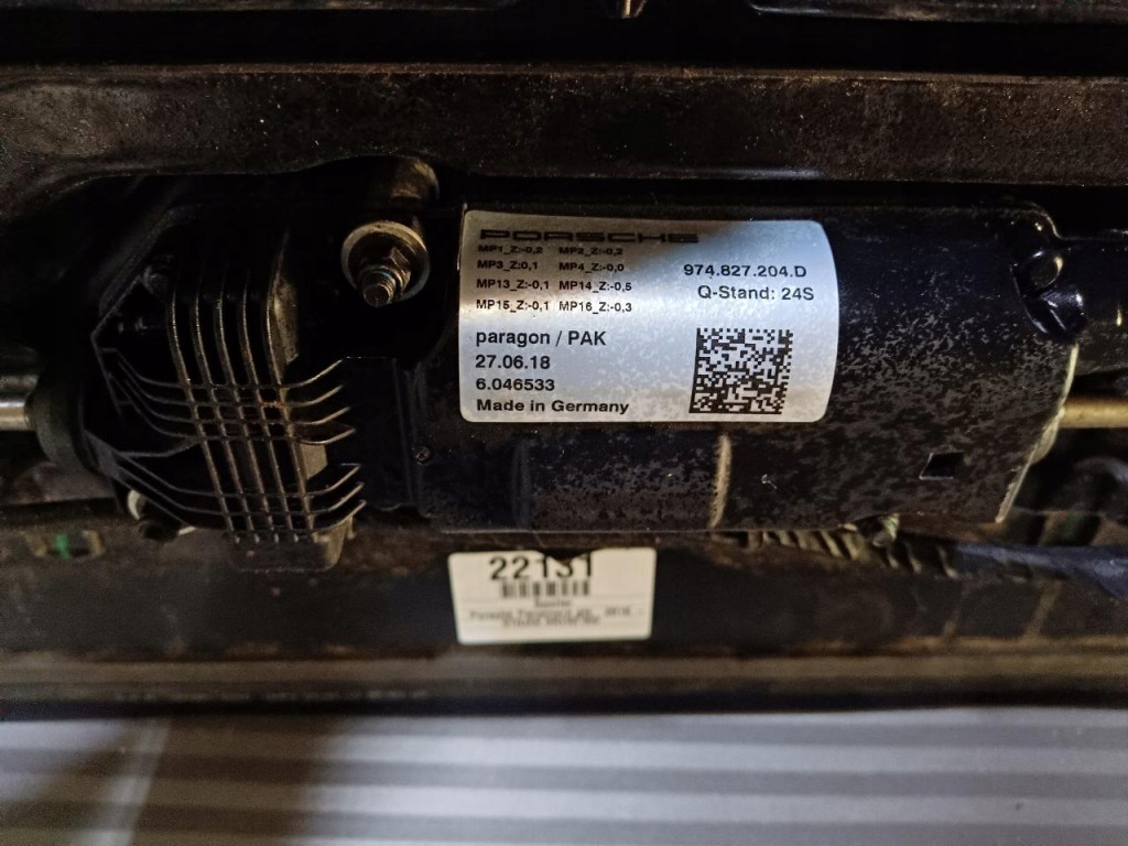 Porsche panamera gts спойлер крышки механизм комплект  974827677d 974827204d с Разборки