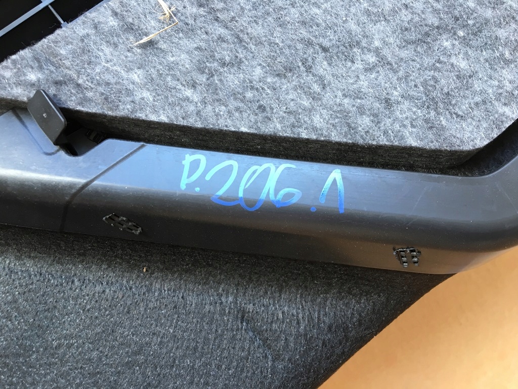 фото №13, Обшивка багажника лівий задня audi e-tron 55 4ke863879