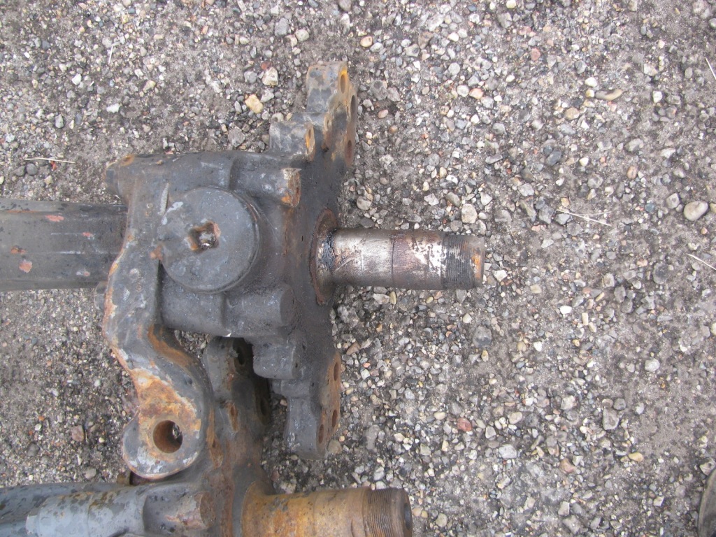 фото №1, Renault magnum dxi поворотный кулак левая.