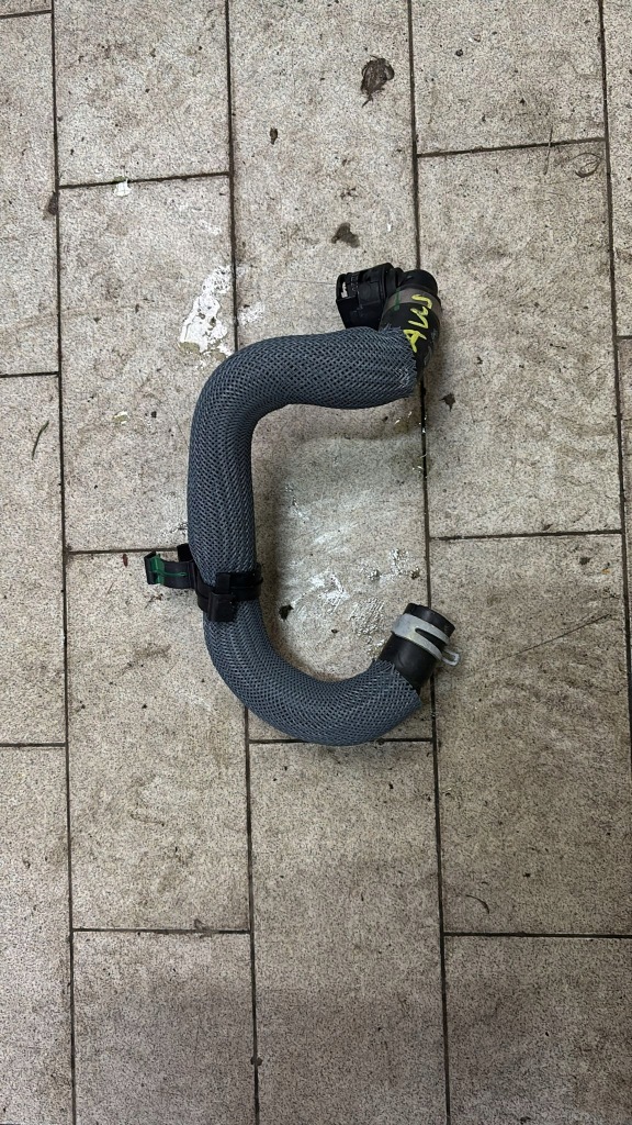 фото №1, Патрубок шланг води renault austral renault rafale оригінальний номер 215173958r