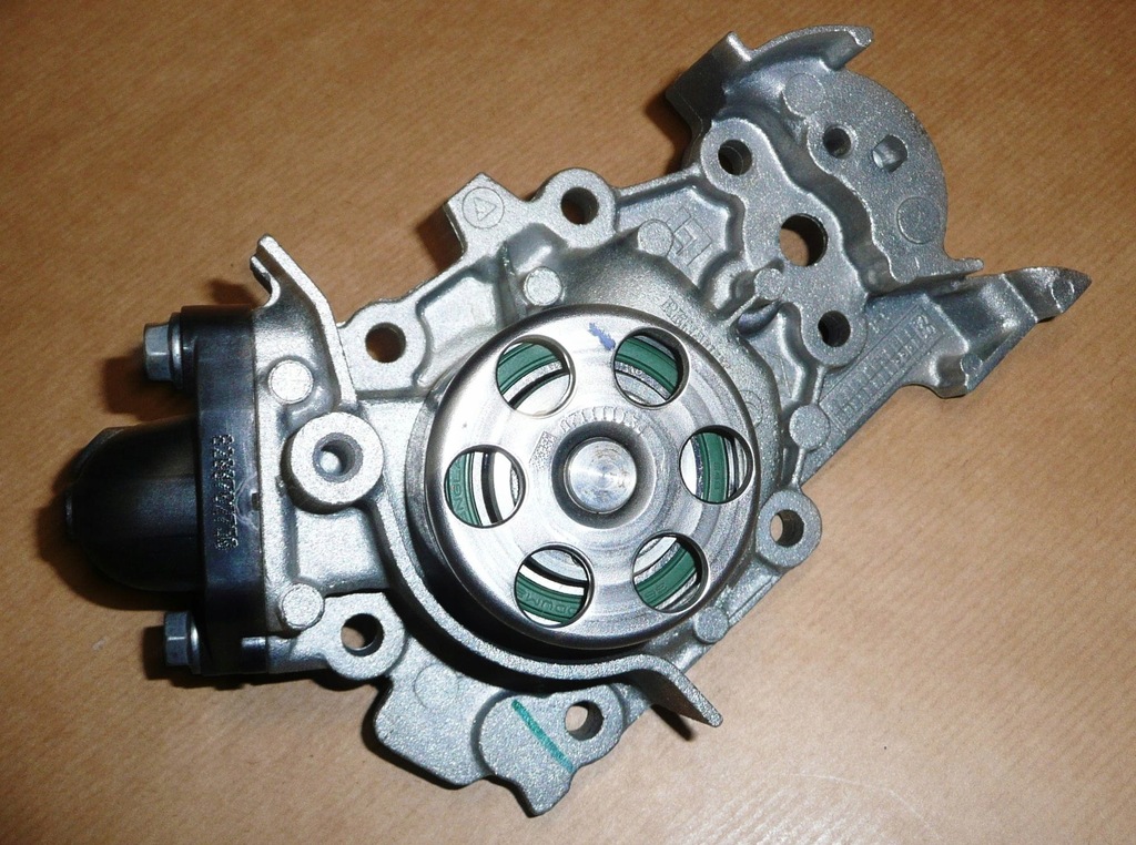 фото №2, Насос wody renault clio iii kangoo 1.2 210101832r