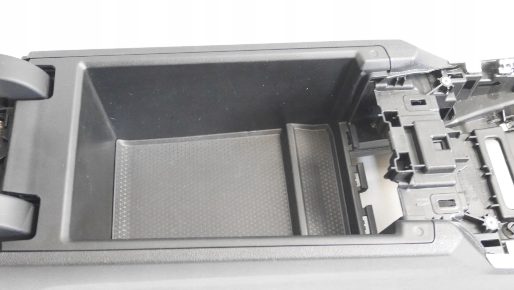 Купить Bmw g20 g21 g22 g23 g26 туннель средний подлокотник европа коричневый