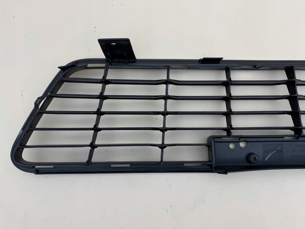 фото №13, Toyota hilux viii 8 15r- решётка средняя бампера перед 53112-0k130