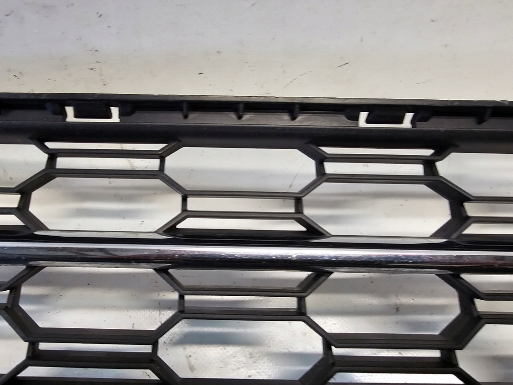 фото №8, Решётка средняя бампера перед skoda octavia iv 4 2019-2023