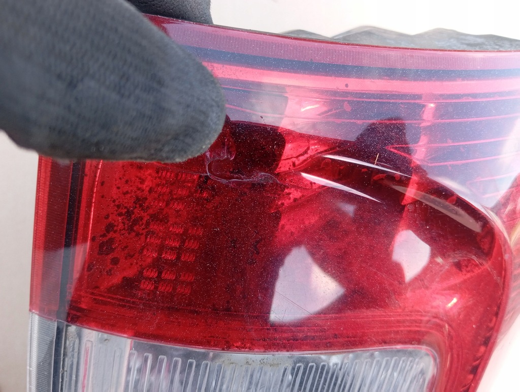 фото №10, Chrysler town country 11- 3.6 лампа правая задняя задняя brudny середина !!!