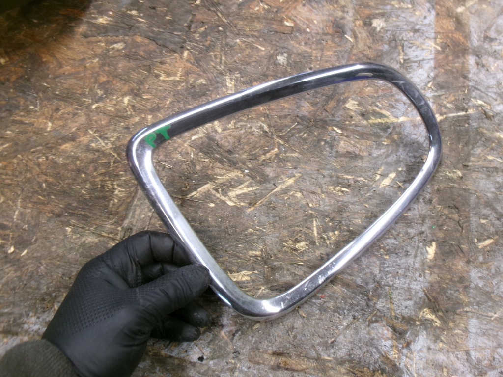 Купить Mini cooper r56 рамка лампы правая задний  хром