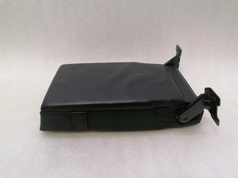 Купити Mercedes cls w219 rear armrest a2199700130 центральний amg