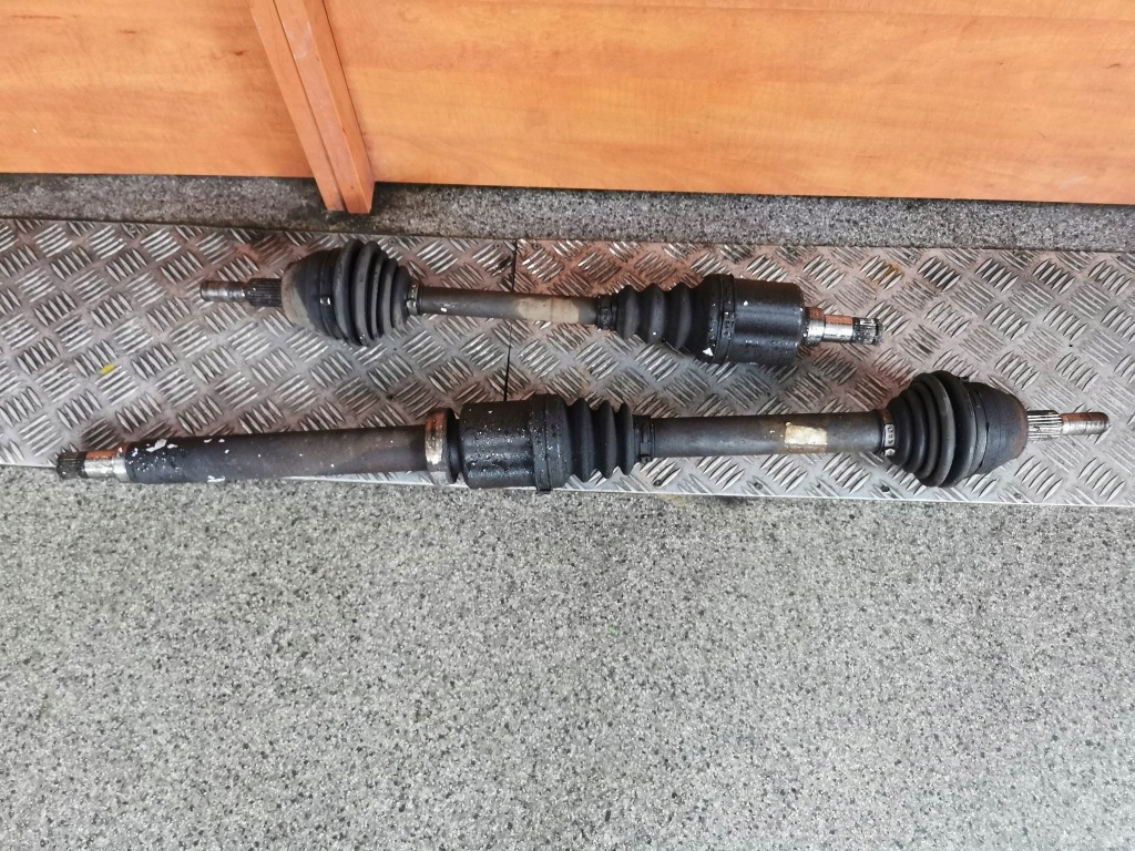 Купити Привідний вал ліва права ford focus mk3 10-18r 1.6 tdci