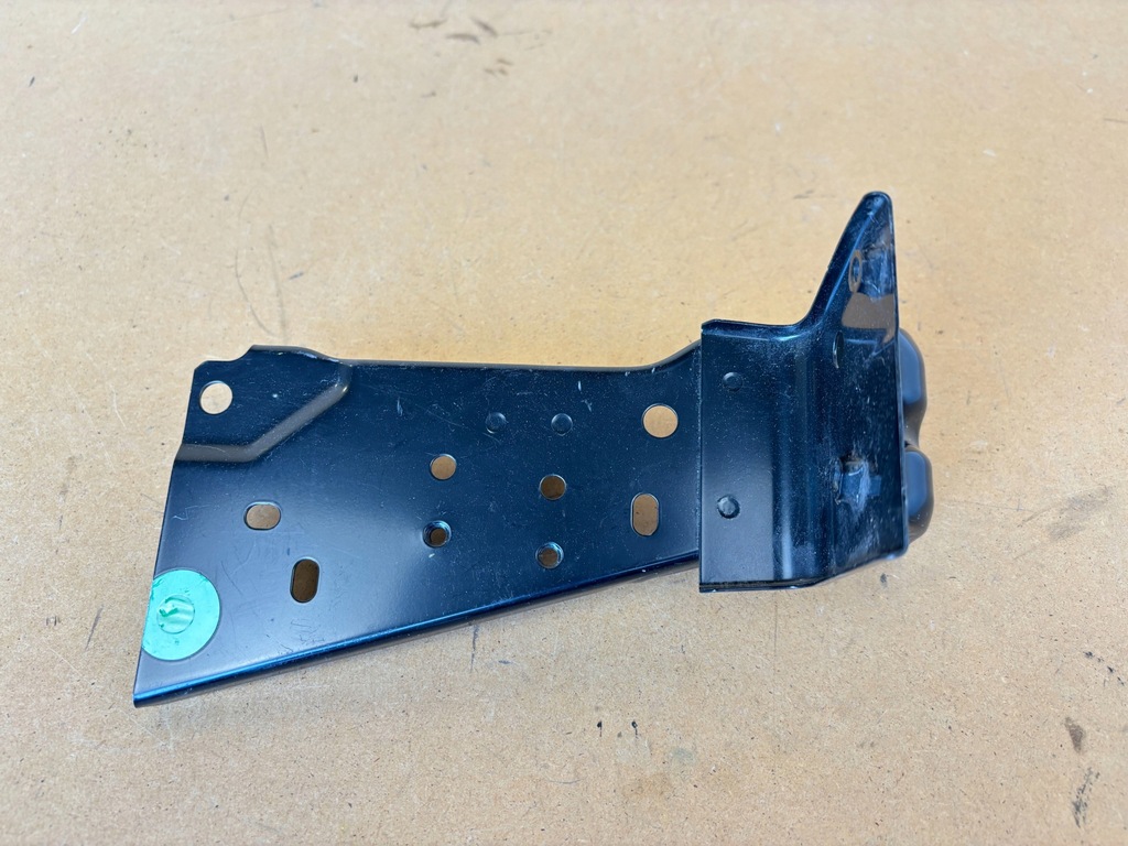 фото №1, Кронштейн крыла кронштейн перед левый mazda 2 dl dj