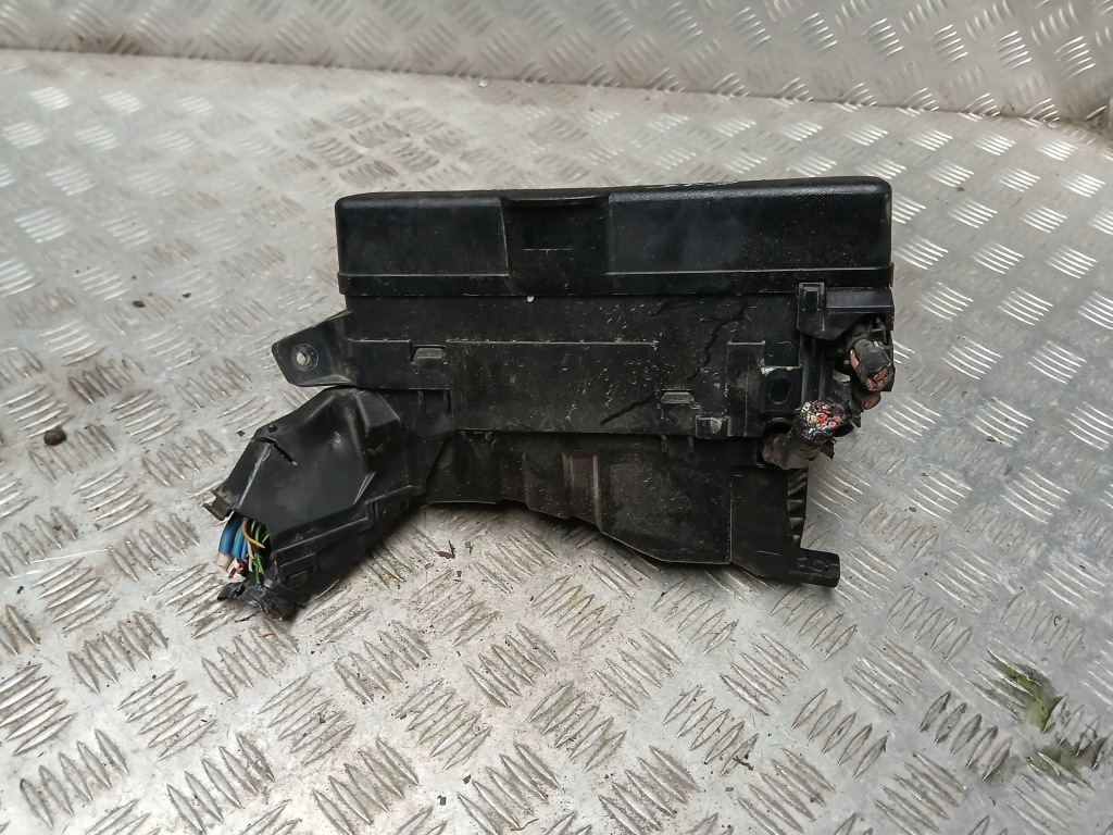 Toyota corolla e15 auris obuodwa коробка предохранителей 1.6 8266212570 2009 с Разборки