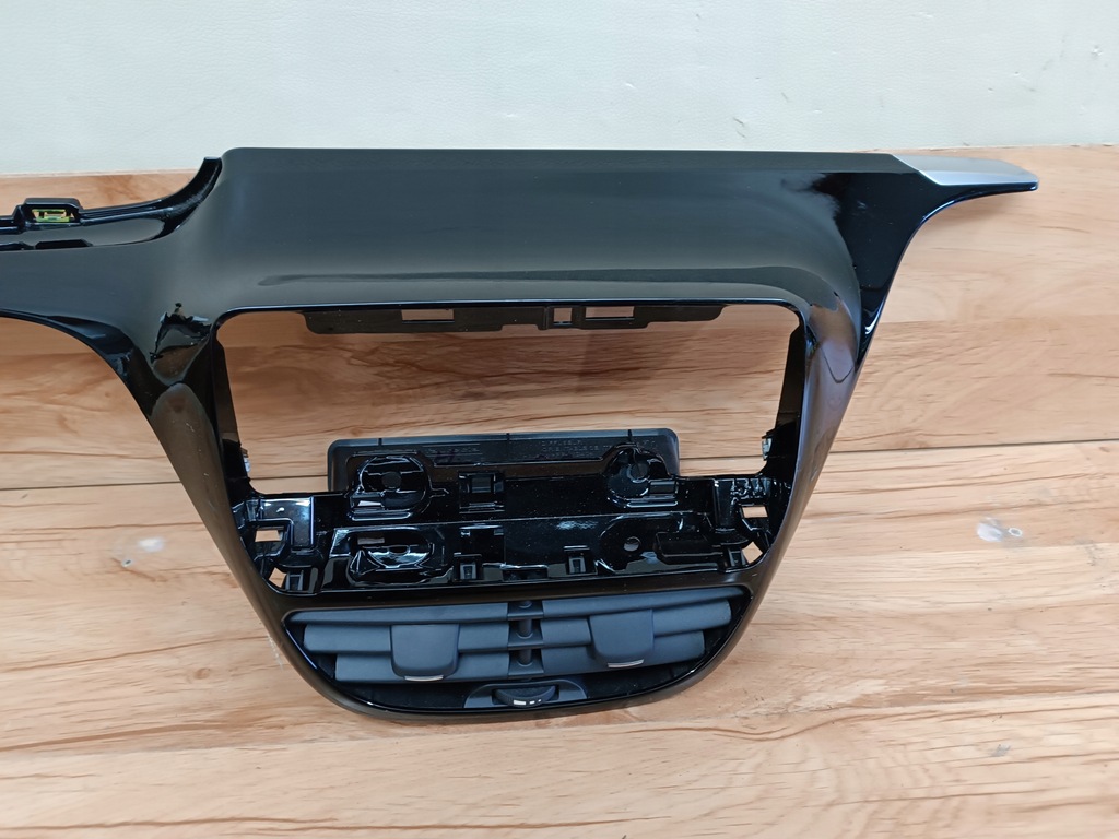 фото №7, Peugeot 208 lift 2015-2018 панель приладів приладова консоль молдинг панель