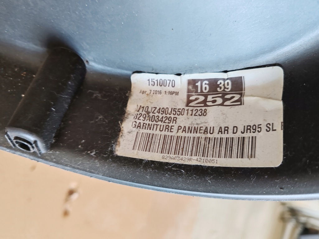 фото №4, Обшивка обивка дверь правый задняя renault scenic iii 829a03220r bose