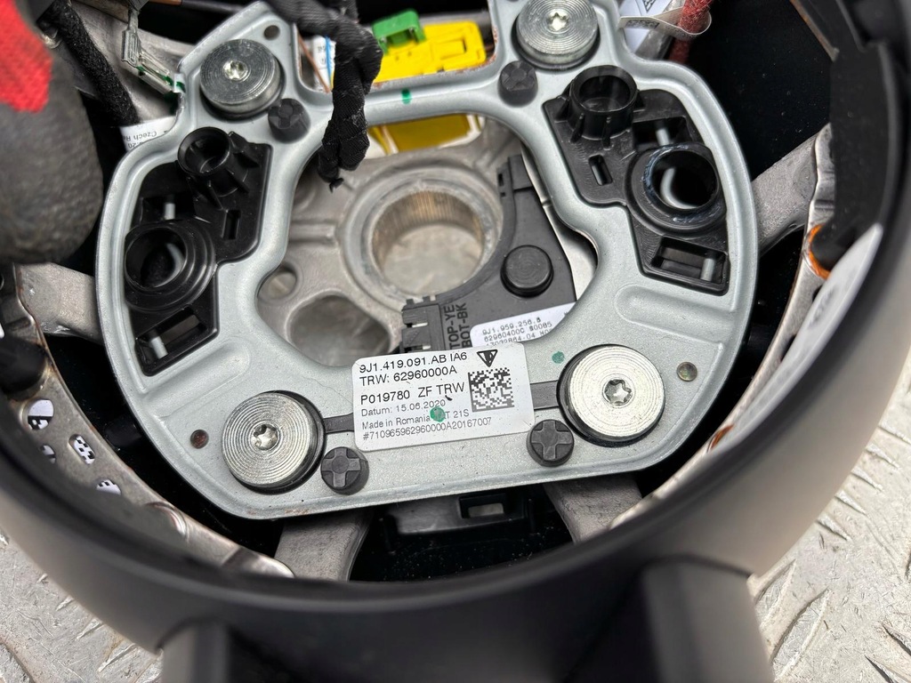 фото №8, Porsche taycan 4s воздуховод мультифункция 9j1419091ab