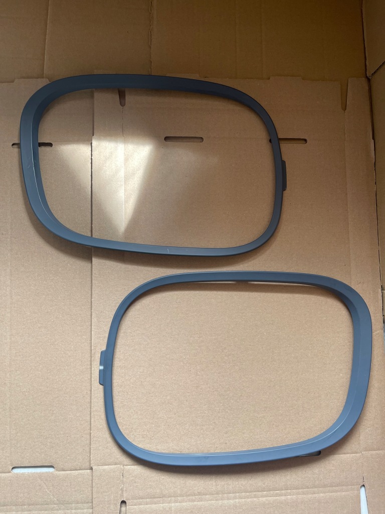 фото №1, Citroen c3 aircross рамка лампы комплект правая левый перед 13490105 13490106