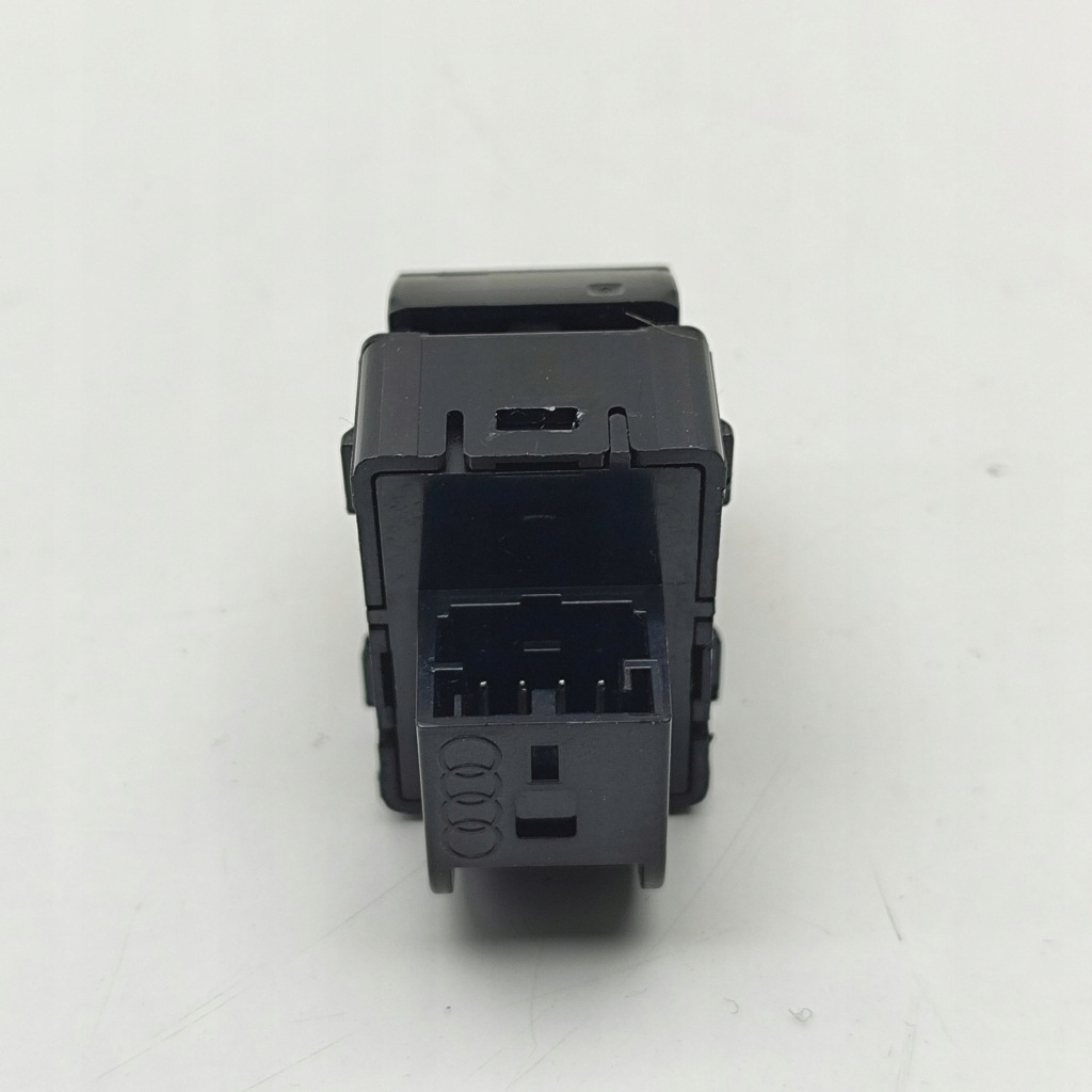 фото №6, Audi q4 sportback e-tron 2023 кнопка відкривання кришки багажника