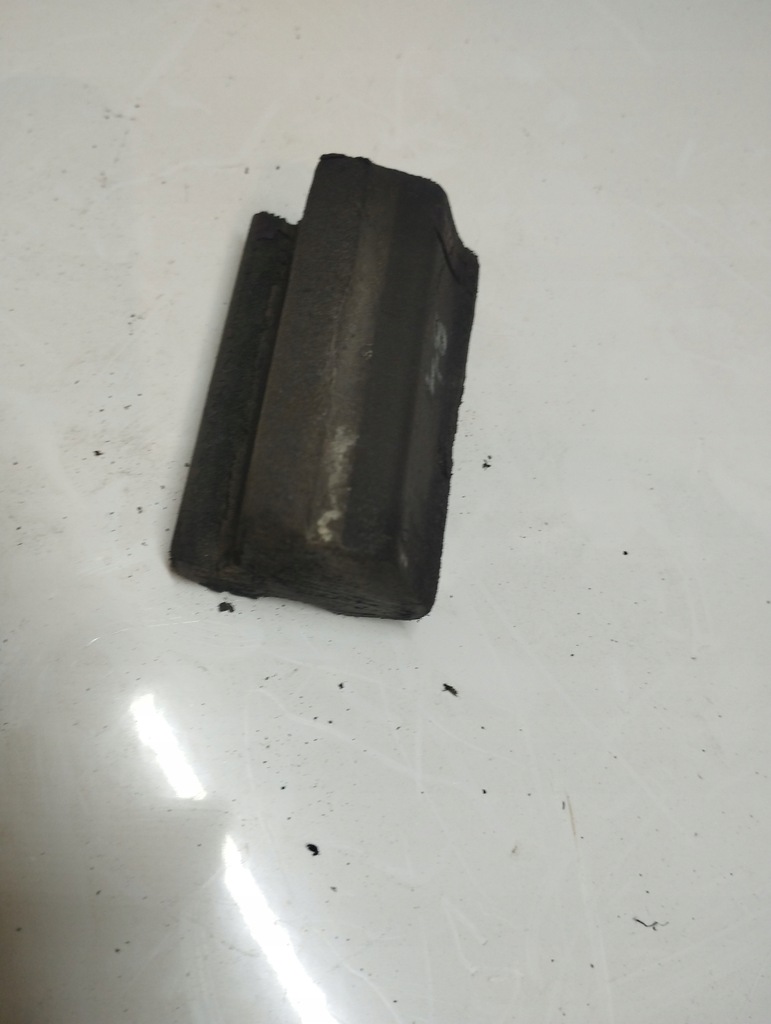 фото №1, Отбойник клипса крышки двигателя audi 80 seat alhambra