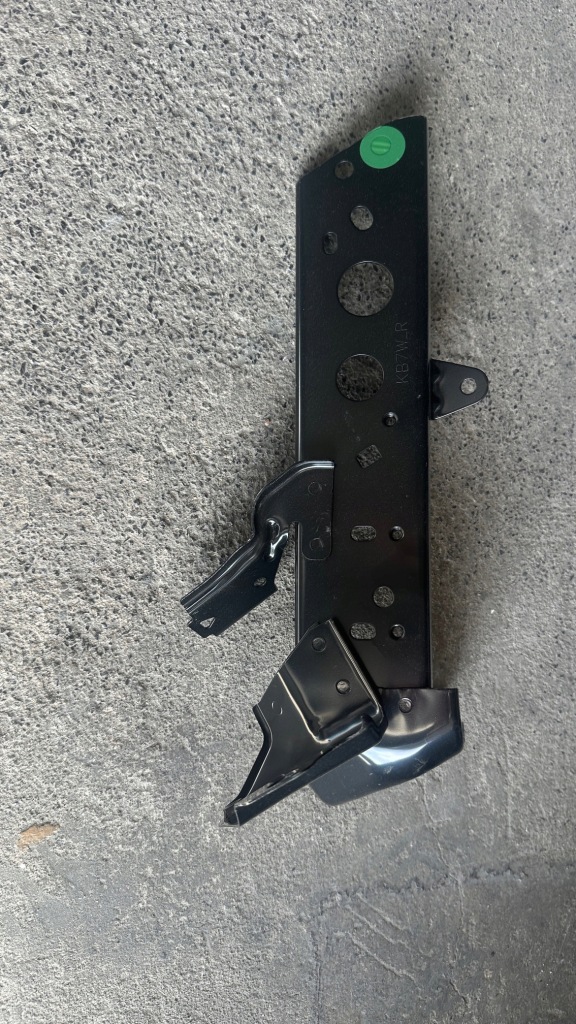 фото №2, Mazda cx5 кронштейн крила правий перед кронштейн nowe oryg. kb7wr 2017-