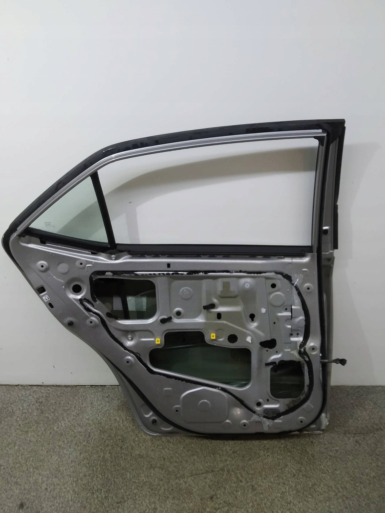 фото №10, Дверь левая задняя sedan e16 e17 e18 lift toyota corolla xi 2013-