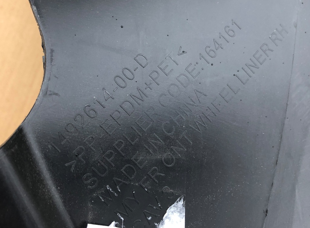 Подкрылок накладка крыла сторона правая  защита порог перед tesla y 2020- Оригинал