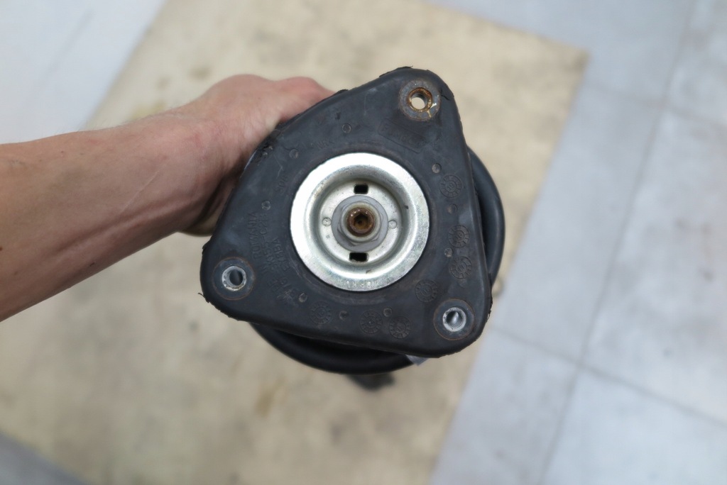 фото №5, Амортизационная стойка амортизатор поворотный кулак левый перед ford focus mk3