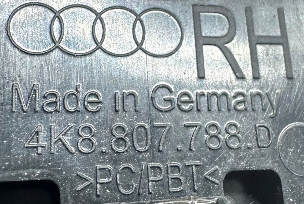 фото №3, Audi a7 c8 правая заглушка распылителя фара 4k8807788d