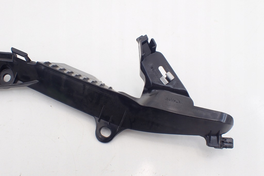 фото №7, Audi a3 кронштейн шторки безопасности правое 8v5880756 sedan